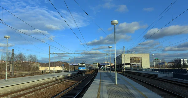 Stazione di Praga Holesovice con treno — Foto Stock