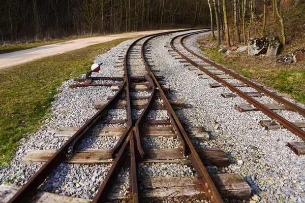 Schmalspurbahnen im Bergwerk in der Nähe der Burg Karlstejn — Stockfoto