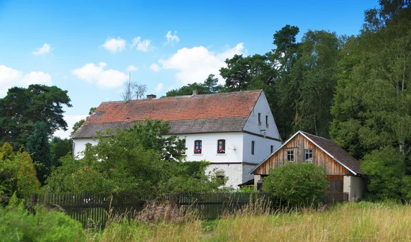 Zonnige dag in de buurt van Zahradky dorp — Stockfoto