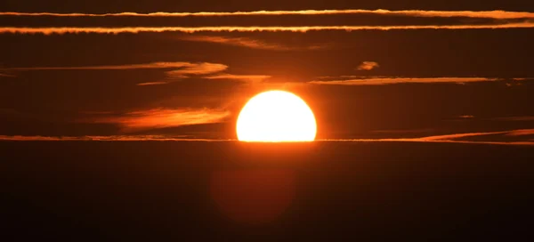 Puesta de sol cerca de la aldea Roprachtice en Krkonose — Foto de Stock