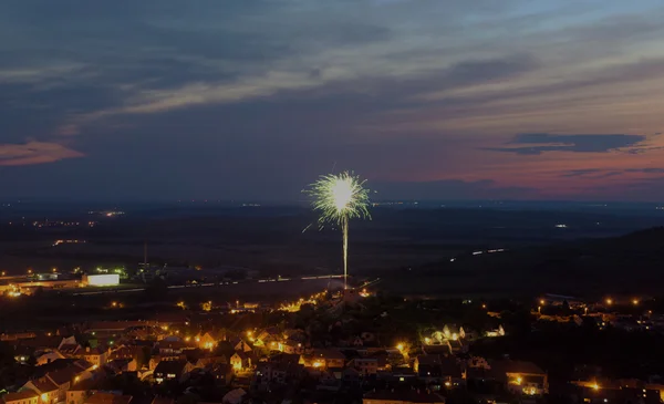 Feuerwerk über Burgruine in Mikulow — Stockfoto