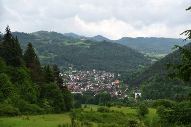 Pieniny Milli Parkı ve dağlar