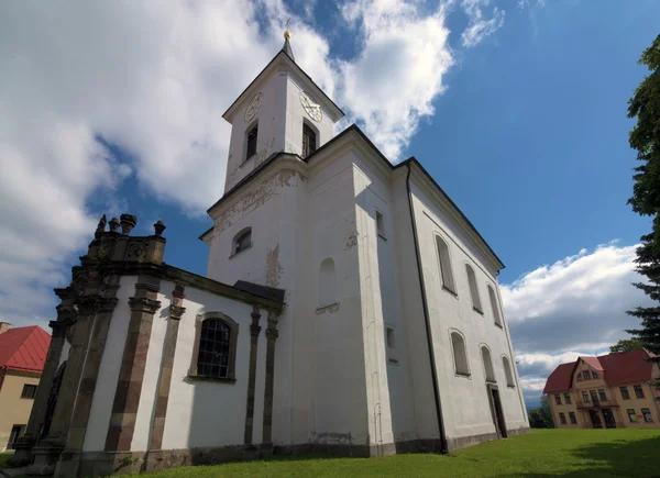 Kościół w Vysoke nad Jizerou miasto — Zdjęcie stockowe
