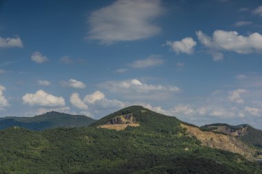 Ceske Stredohori dağ ve nehir Vadisi