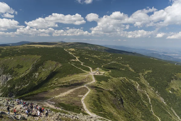 Krkonose montanhas no verão dia ensolarado — Fotografia de Stock