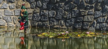 Branisov Köyü gölet ve evler