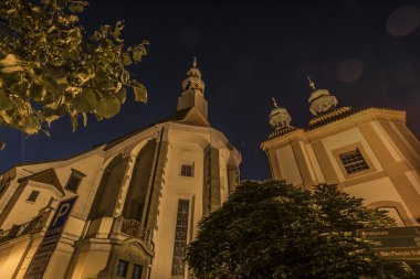 Ceske Budejovice şehir gece kilisede