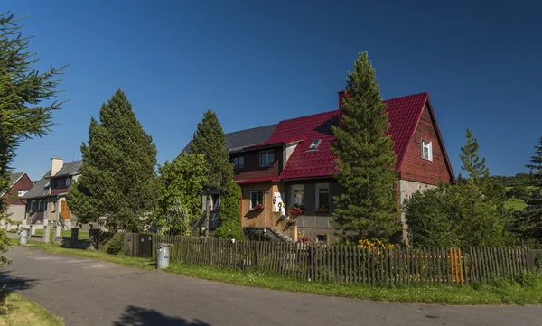 Pequeños edificios en el pueblo de Kovarska —  Fotos de Stock