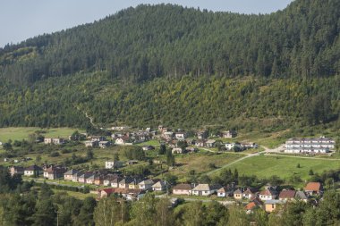 Sonbahar zaman Mnisek nad Hnilcom kasaba