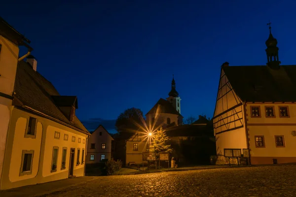 Ciudad Cerámica Color Oscuro Noche Otoño Con Iglesia Colina —  Fotos de Stock