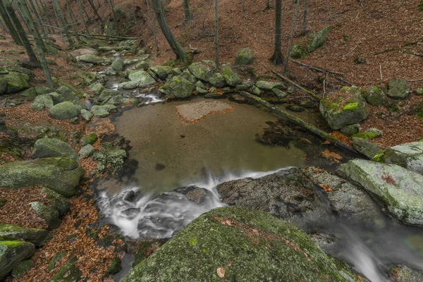 Cascada Maly Bily Stolpich Otoño Fresca Mañana Fría Las Montañas — Foto de Stock