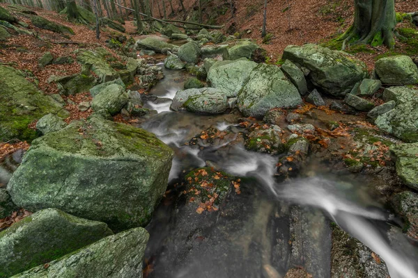 Malý Bily Stolpich Vodopád Podzim Svěží Chladné Ráno Jizerských Horách — Stock fotografie