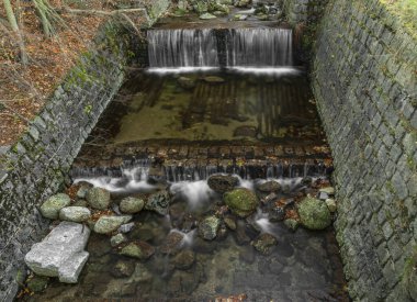 Maly Billy Stolpich sonbahar sabahında Jizerske dağlarında taze soğuk bir sabah