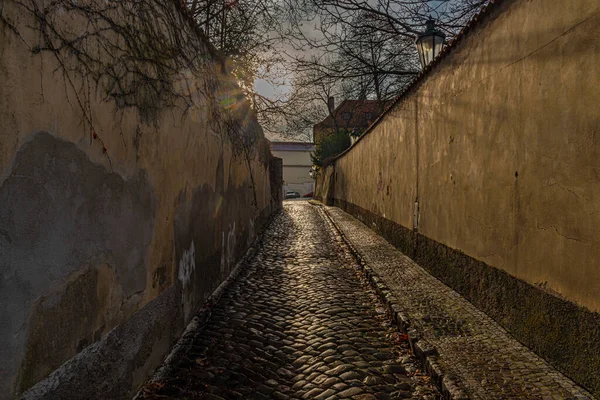 Pequeña Calle Vieja Con Paredes Piedra Novy Svet Parte Praga —  Fotos de Stock