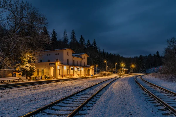 Winter Besneeuwde Treinstation Jedlova Het Midden Van Luzicke Hory Ijzige — Stockfoto