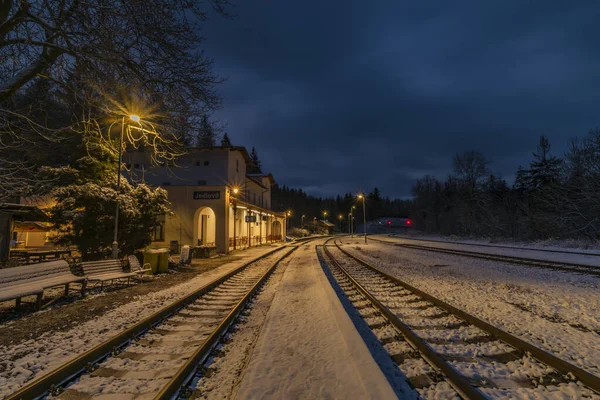 Winter Besneeuwde Treinstation Jedlova Het Midden Van Luzicke Hory Ijzige — Stockfoto