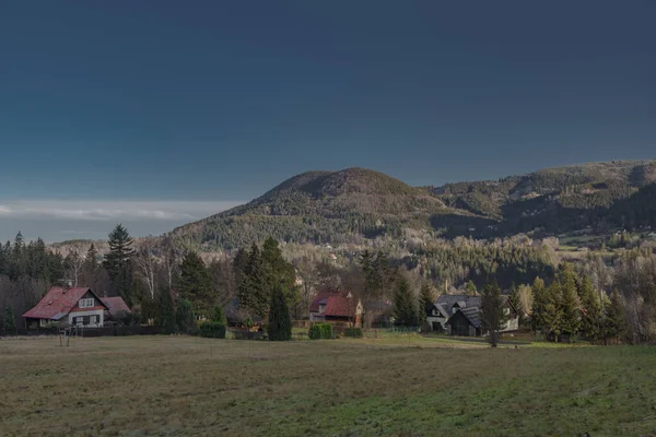 Winter Zonsopgang Nabij Ijzige Lysa Heuvel Beskydy Bergen Blauwe Hemel — Stockfoto