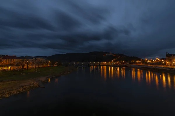 Éjszaka Narancssárga Fények Völgyében Labe Folyó Közelében Usti Nad Labem — Stock Fotó