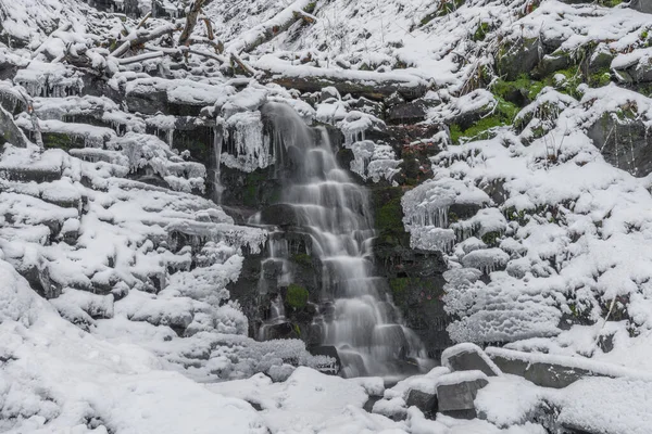 Wasserfall Bucaci Bach Moravskoslezske Beskydy Bei Eisiger Kälte Und Schnee — Stockfoto