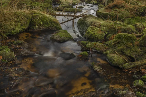 Konsky Riacho Parque Nacional Sumava Com Cascata Cachoeira Inverno Dia — Fotografia de Stock