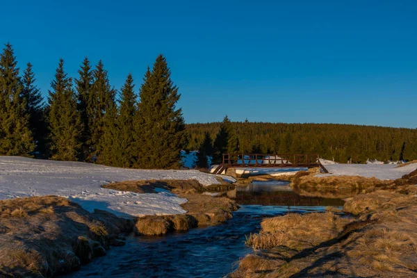 Kalter Morgen Zusammenfluss Von Safirovy Und Jizerka Mit Farbigem Sonnenaufgang — Stockfoto