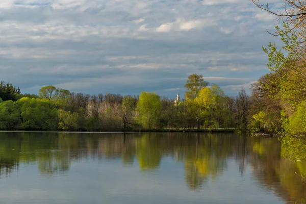 Estanque Nadeje Cerca Ciudad Hluboka Nad Vltavou Color Primavera Tarde —  Fotos de Stock