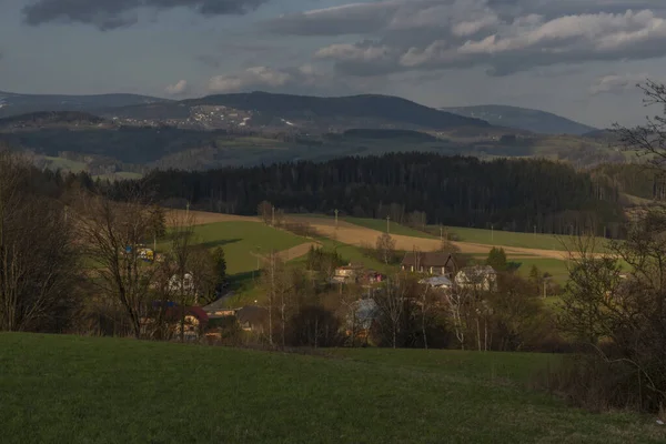 Vista Roprachtice Villaggio Con Vecchia Chiesa Primavera Bella Serata Colore — Foto Stock