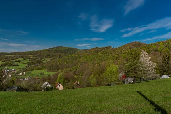 Wiesen Über Horni Lhota Dorf Frühling Sonnigen Frischen Morgen Ostmähren — Stockfoto