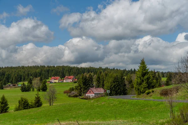 Prebuz Dorf Mit Frischen Wiesen Und Wäldern Krusne Gebirge — Stockfoto