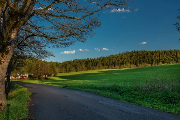 Abend Mit Sonnenuntergang Der Nähe Des Dorfes Lesik Mit Frischem — Stockfoto