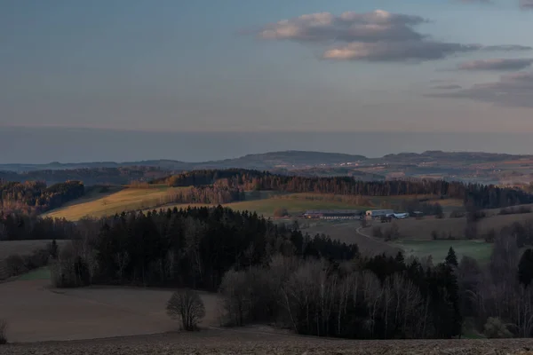 Napkelte Kilátás Roprachtice Falu Krkonose Hegyek Tavasszal Gyönyörű Este — Stock Fotó