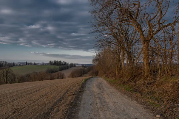Krkonose dağlarındaki Roprachtice köyünde güneşin doğuşu güzel bir akşamdı.