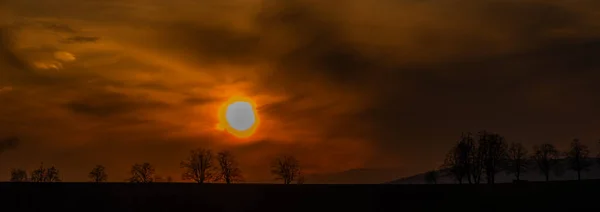 Vista Del Atardecer Roprachtice Pueblo Krkonose Montañas Primavera Hermosa Noche — Foto de Stock