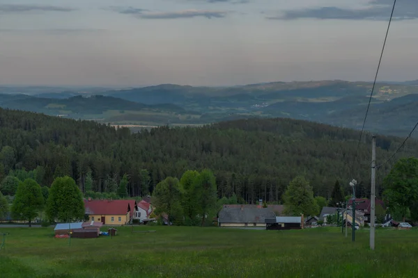 Lkbahar Akşamı Javornik Tepesi Yakınlarındaki Çayırlar Ormanlar Sumava Ulusal Parkındaki — Stok fotoğraf