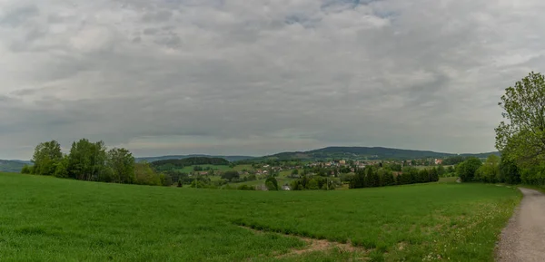 Prati Campi Tra Vacov Ckyne Città Sumava Montagne Nella Giornata — Foto Stock