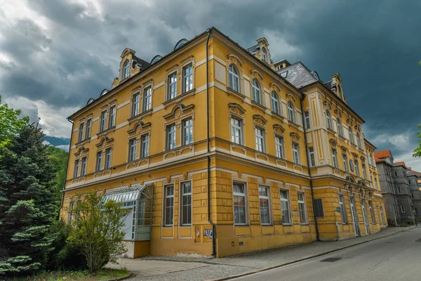 Antiguas Casas Históricas Ciudad Vimperk Primavera Color Fresco Día Lluvioso — Foto de Stock