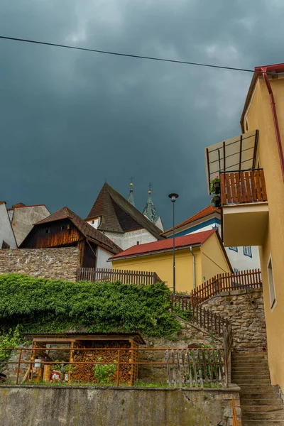 Antiguas Casas Históricas Ciudad Vimperk Primavera Color Fresco Día Lluvioso — Foto de Stock