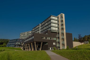 Yaz aylarında Avusturya 'nın Graz kenti yakınlarındaki Sankt Radegund kasabasında rehabilitasyon kliniği