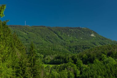 Yaz mevsiminde Sankt Radegund kasabası yakınlarındaki Schockl Tepesi