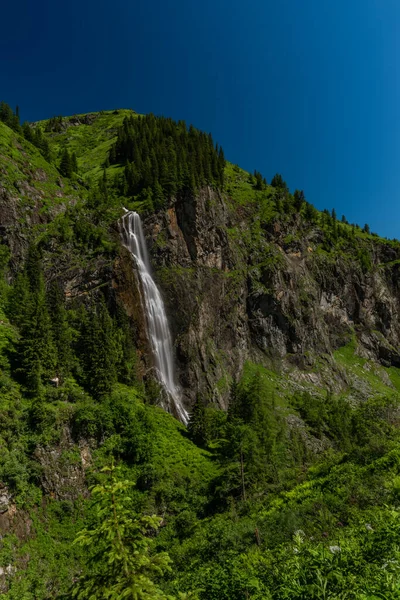 Schleierfall Cascada Cerca Sportgastein Lugar Entre Grandes Montañas Verano Color — Foto de Stock
