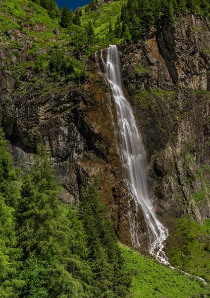 Sportgastein Yakınlarındaki Schleierfall Şelalesi Büyük Renkli Yaz Dağları Arasında — Stok fotoğraf