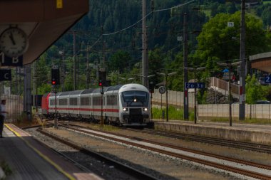 Almanya, yaz güneşli bir günde Avusturya 'da, Sankt Johann im Pongau' da antrenman yapıyor.