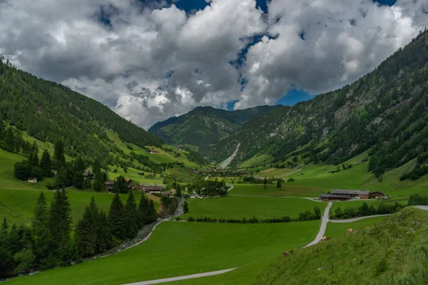 Κοιλάδα Κοντά Καταρράκτη Kreealm Στην Αυστρία Άλπεις Βουνά Στο Μεγάλο — Φωτογραφία Αρχείου