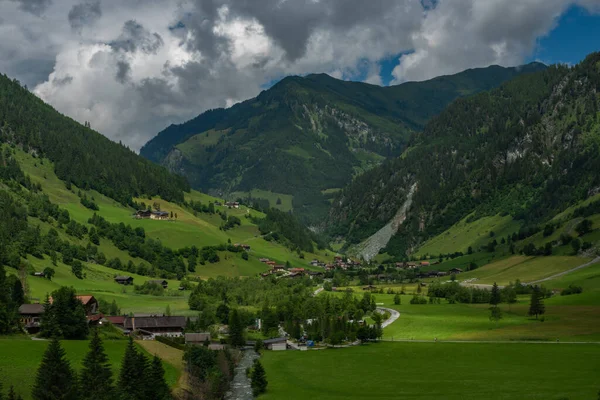 Avusturya Daki Kreealm Şelalesi Yakınlarındaki Vadi Kree Köyü Yakınlarındaki Büyük — Stok fotoğraf