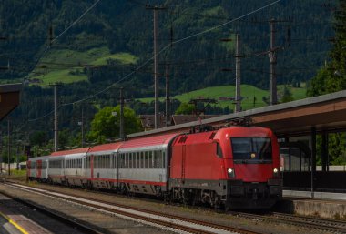 Almanya, yaz güneşli bir günde Avusturya 'da, Sankt Johann im Pongau' da antrenman yapıyor.