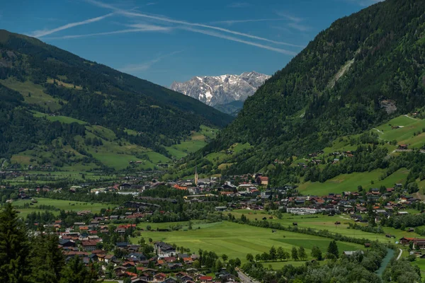 Kötü Hofgastein Kasabası Hızlı Avustralya Treninden Güneşli Yaz Ortasında — Stok fotoğraf