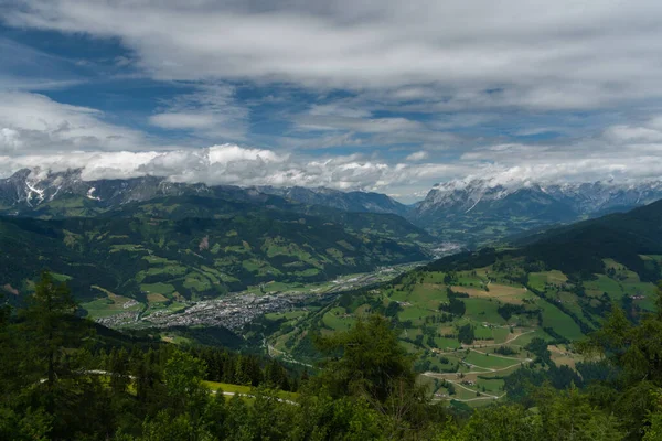 Pohled Kopce Geisterturmu Létě Zelený Zatažený Horký Den Rakousku — Stock fotografie