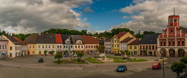 Policie Nad Metuji Město Starým Náměstím Letním Slunném Ránu Východních — Stock fotografie