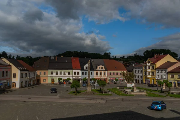 Polisen Nad Metuji Stad Med Gamla Torget Sommaren Solig Morgon — Stockfoto