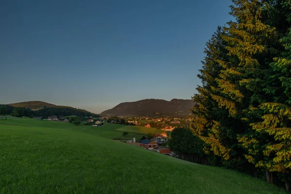 Semriach Mit Schockl Schanze Bei Sonnenuntergang Sonnig — Stockfoto